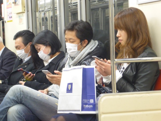 Absolut üblich in Japan?Ein Mundschutz gegen Grippevieren